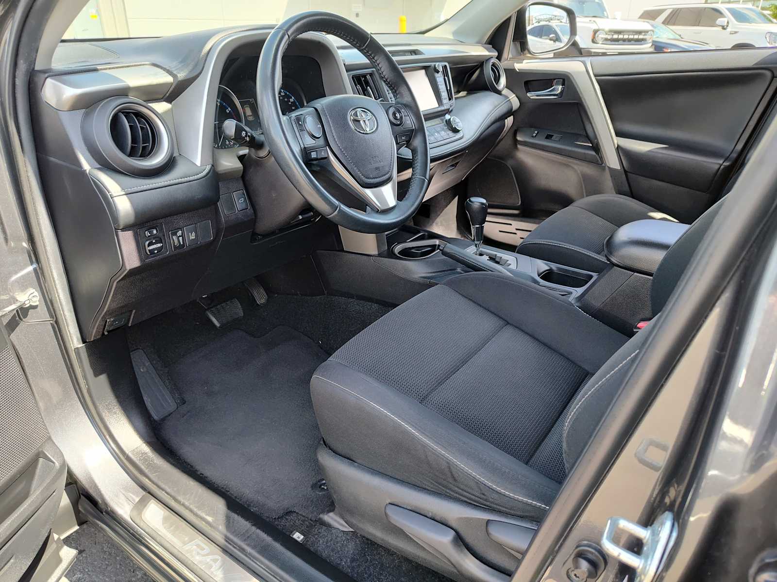 Used 2018 Toyota RAV4 XLE with VIN 2T3WFREV2JW431969 for sale in Broussard, LA