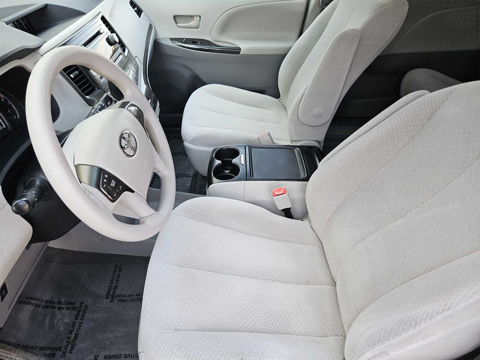 2013 Toyota Sienna LE photo 8