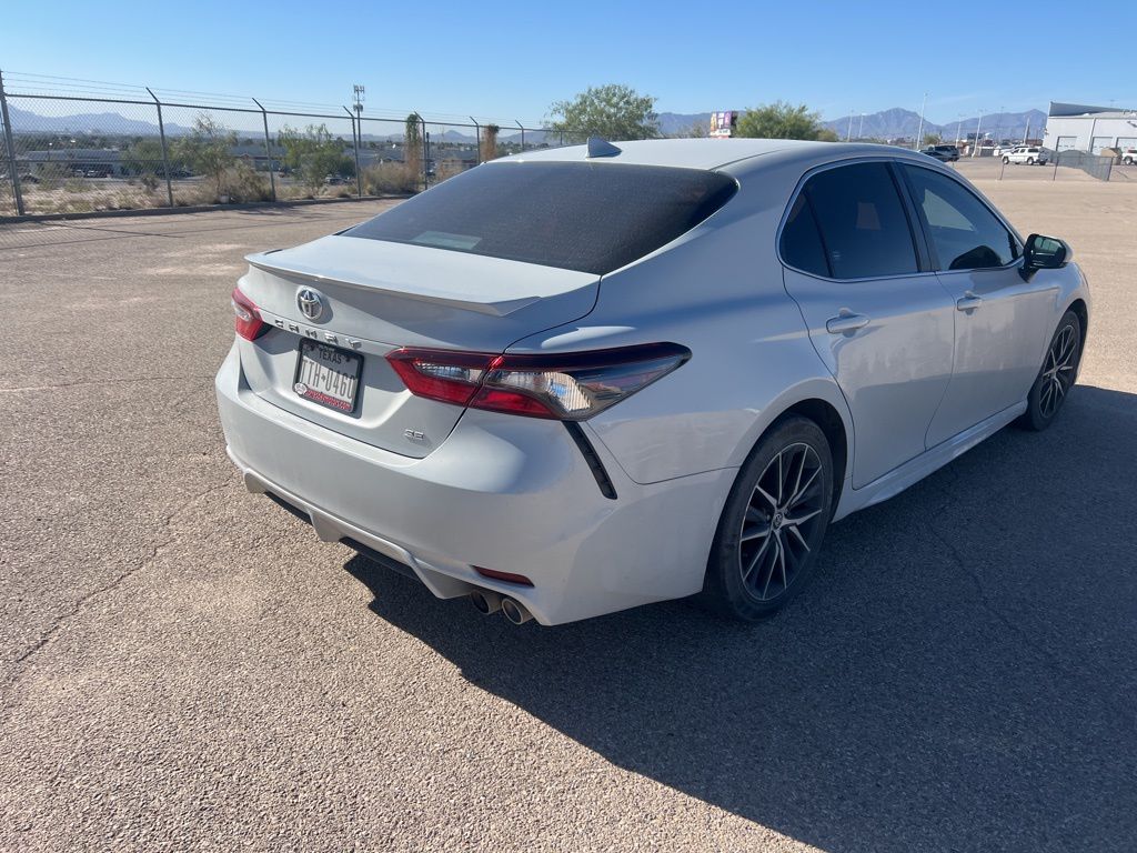 2022 Toyota Camry SE photo 2