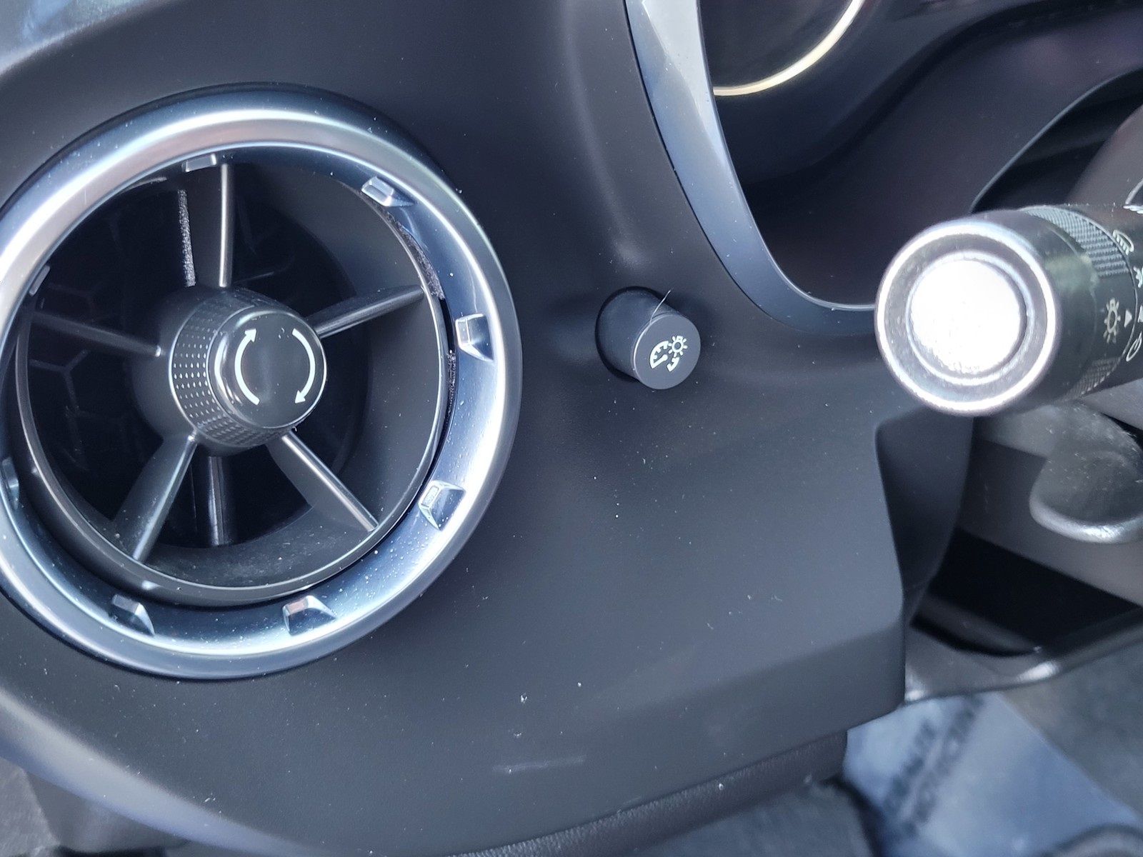 2021 Chevrolet Camaro 1LS photo 13