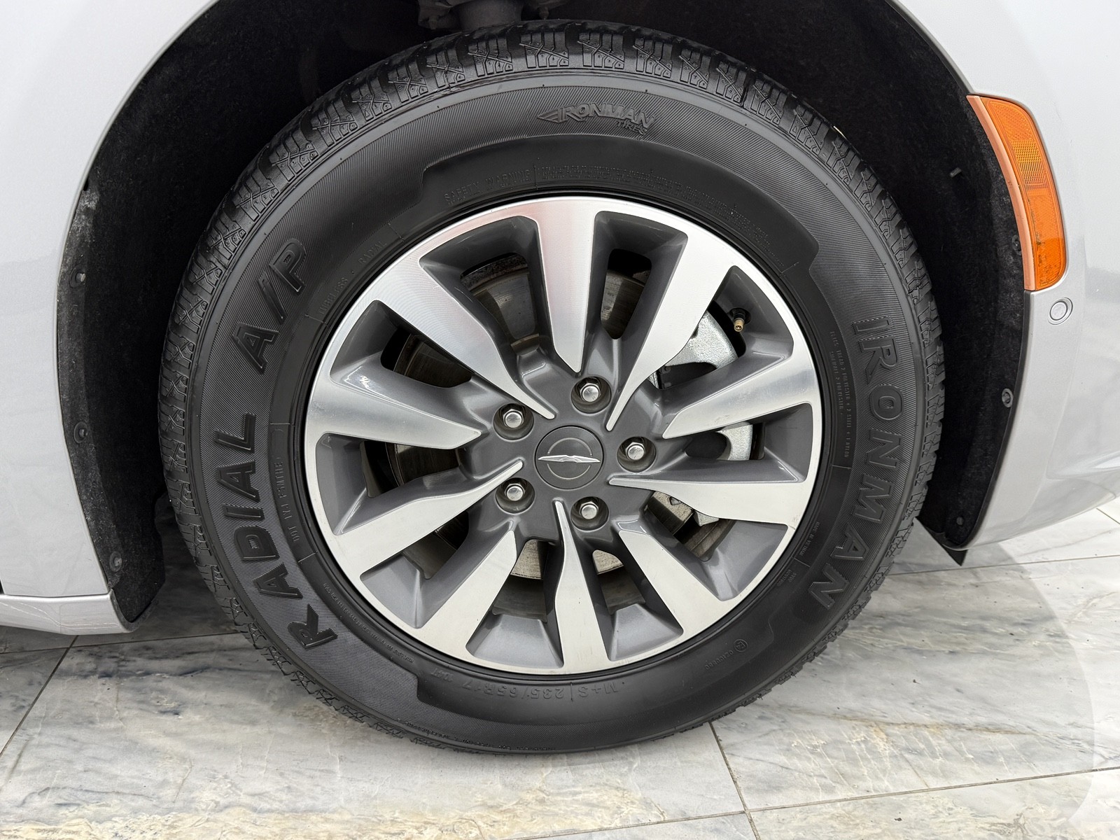 2021 Chrysler Pacifica Hybrid Touring L photo 11