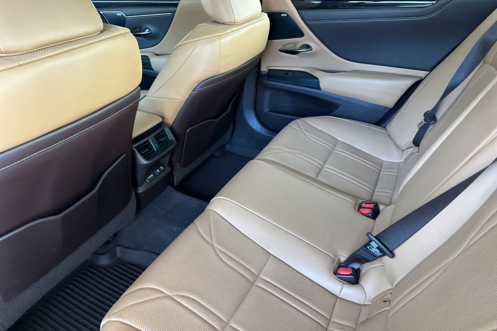 2021 Lexus ES Luxury photo 4
