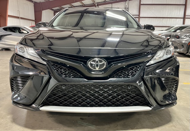 2018 Toyota Camry XSE photo 2