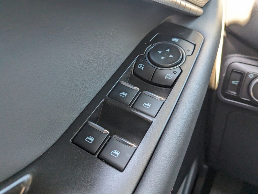 2025 Ford Explorer photo 26