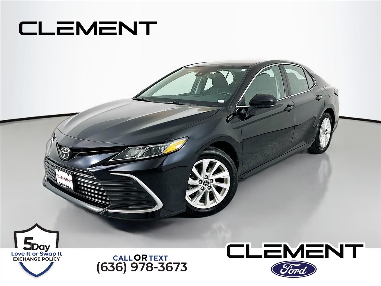 2022 Toyota Camry LE's photo