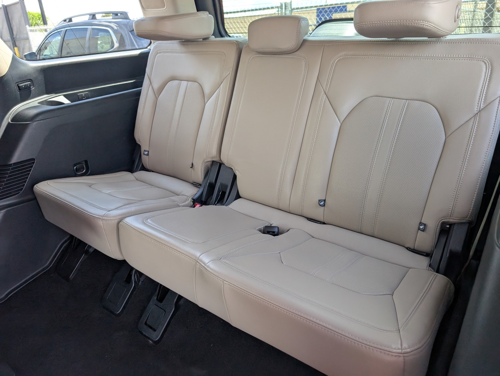 Used 2023 BLACK Ford Limited image 23