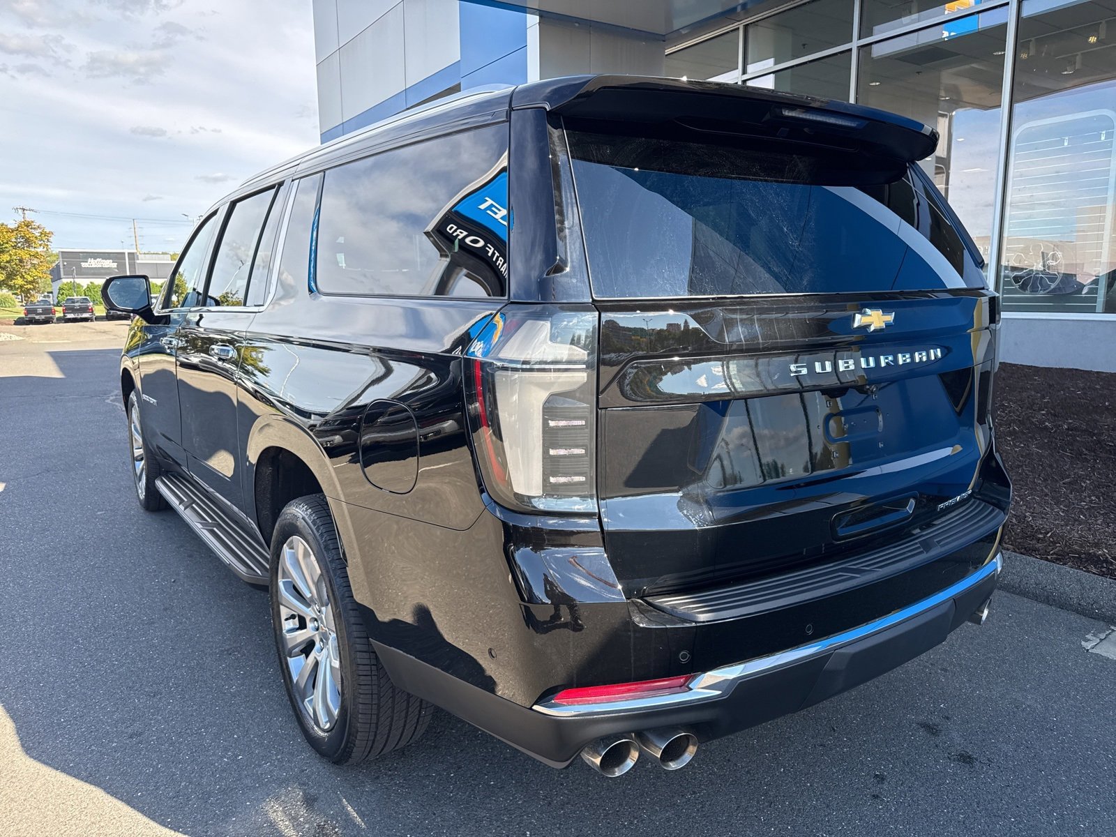2025 Chevrolet Suburban Premier photo 8