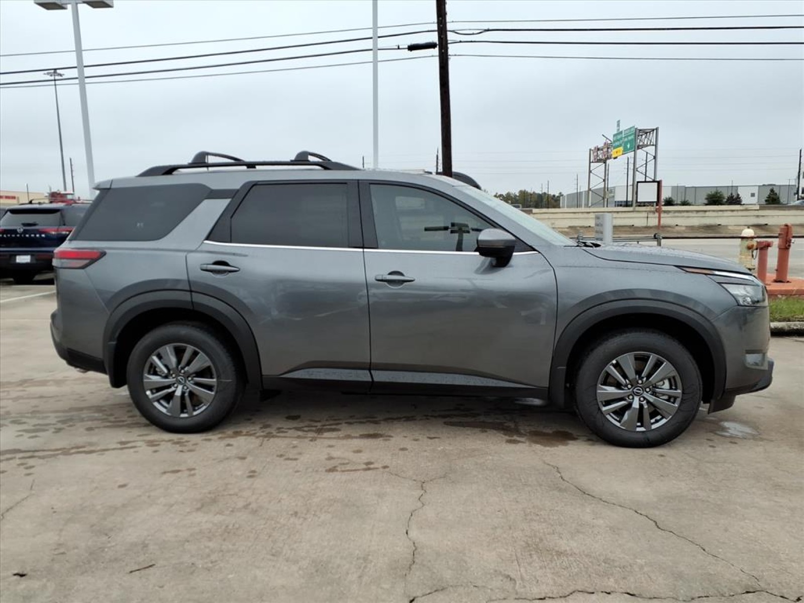 2025 Nissan Pathfinder SV photo 3