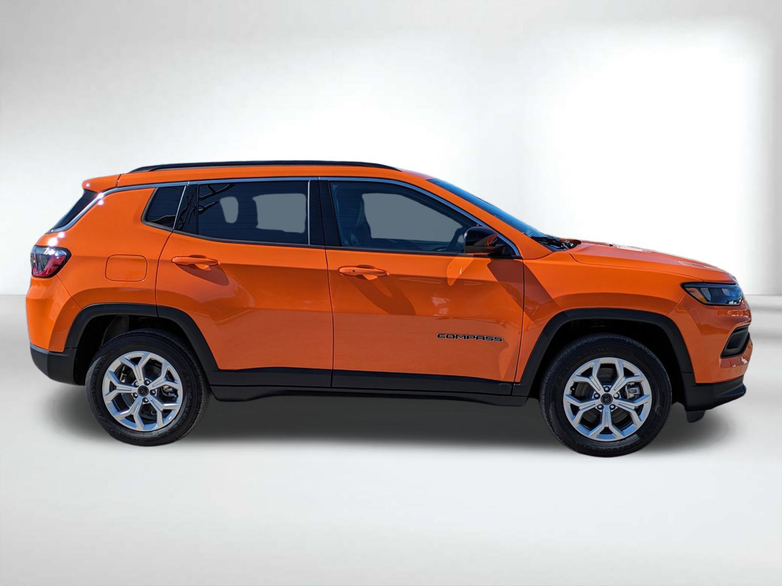 2026 Jeep Compass Latitude photo 3