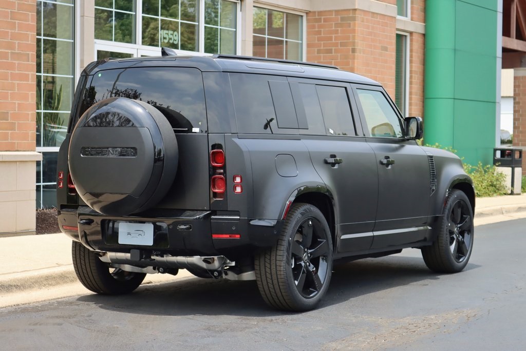 2025 Land Rover Defender 110 X-Dynamic SE photo 4