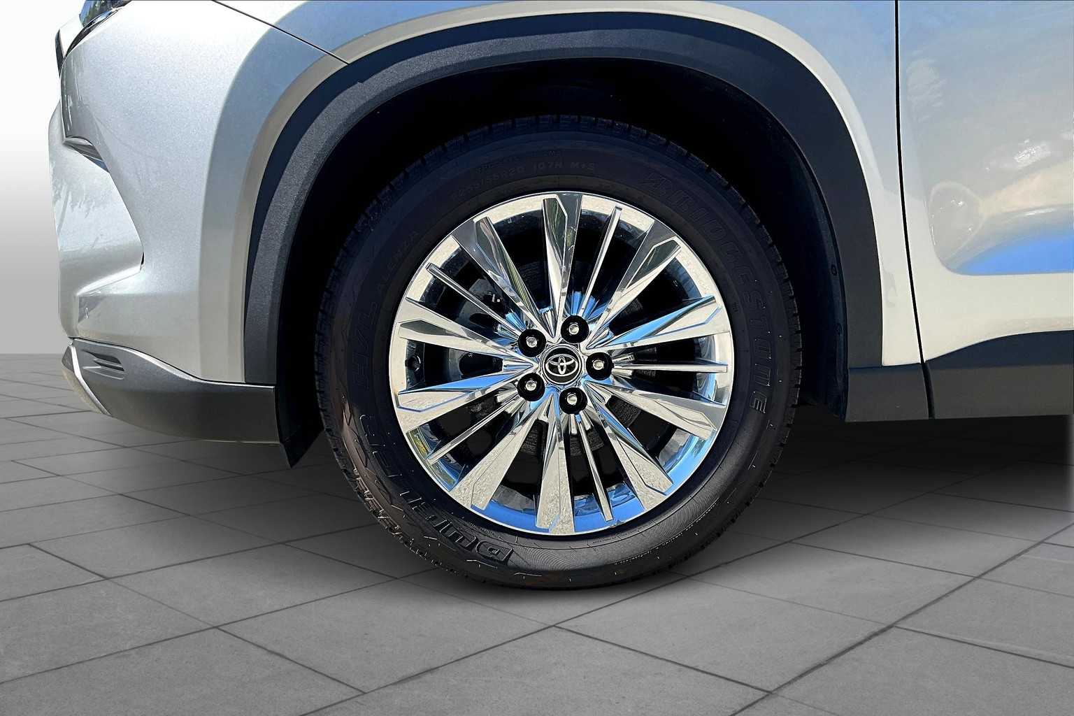 2024 Toyota Grand Highlander Platinum AWD photo 9
