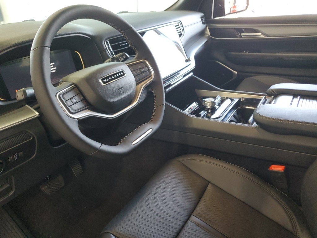 2025 Jeep Wagoneer L Series II photo 3