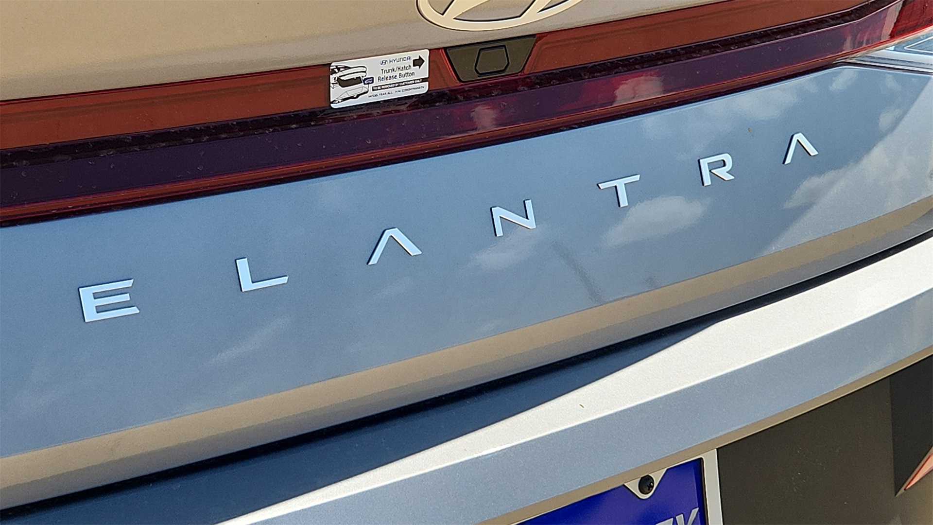 2025 Hyundai Elantra SEL Sport photo 12
