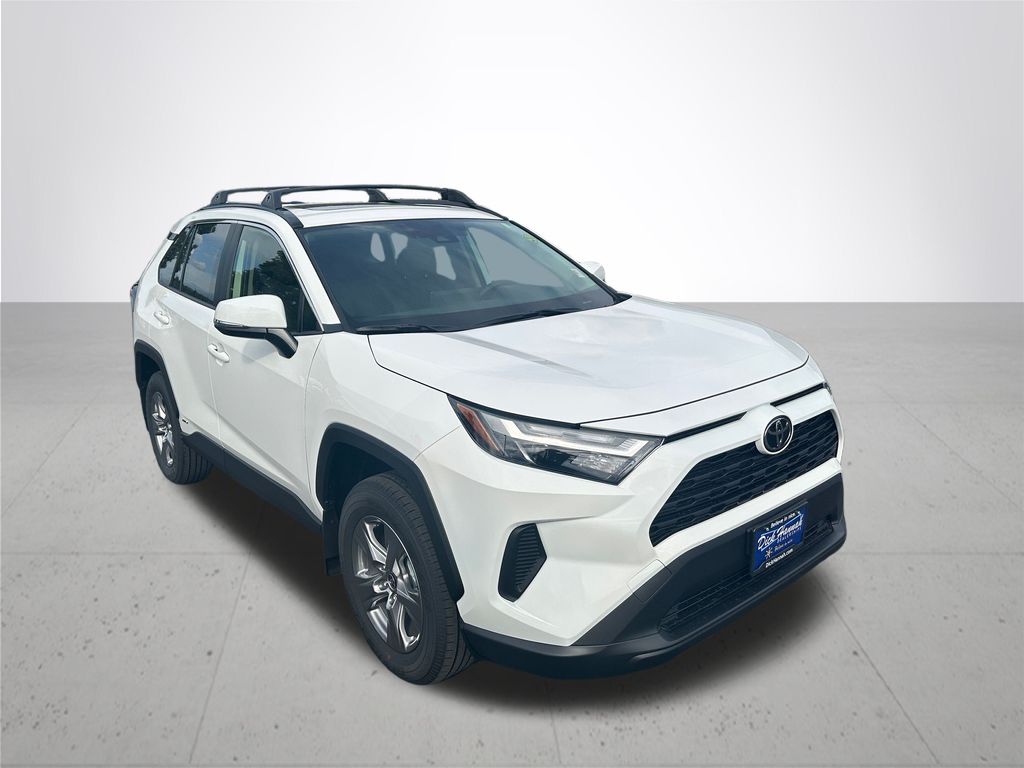2025 Toyota RAV4 Hybrid XLE photo 5