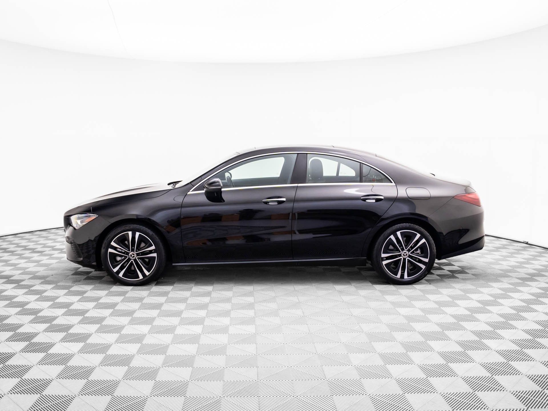2025 Mercedes Benz CLA 250 4MATIC photo 2