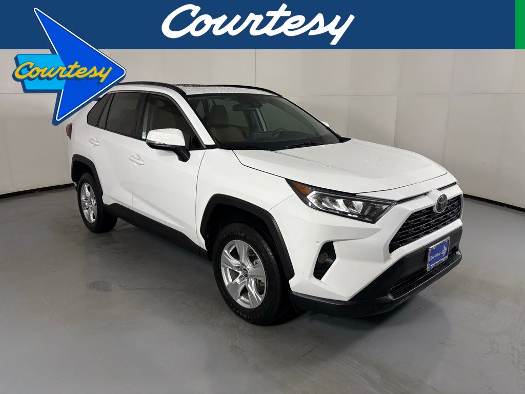 2021 Toyota RAV4 XLE's photo