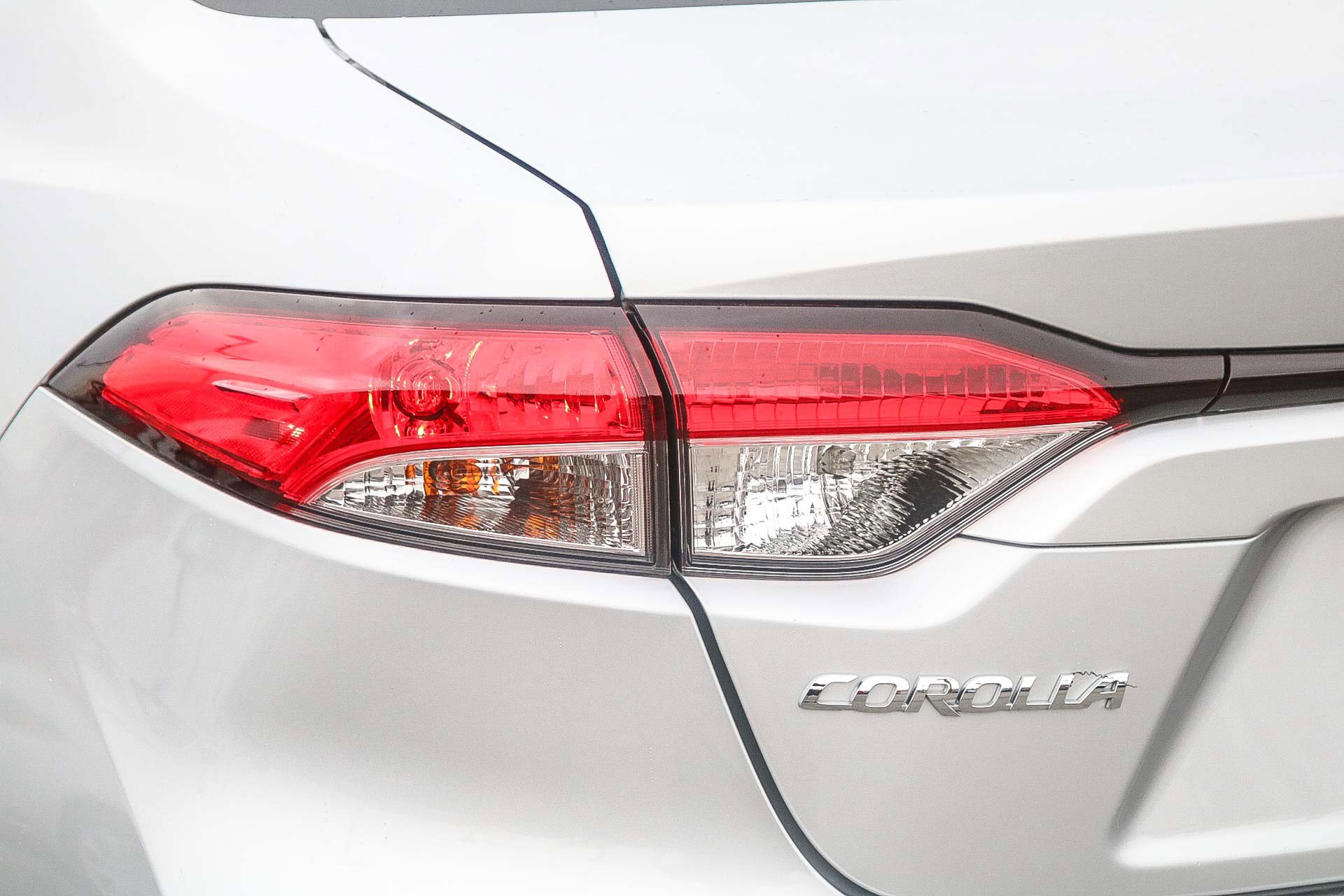 2025 Toyota Corolla Hybrid LE photo 9