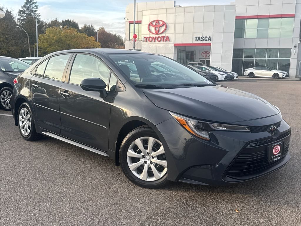 2025 Toyota Corolla LE's photo