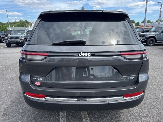 2025 Jeep Grand Cherokee Laredo photo 2