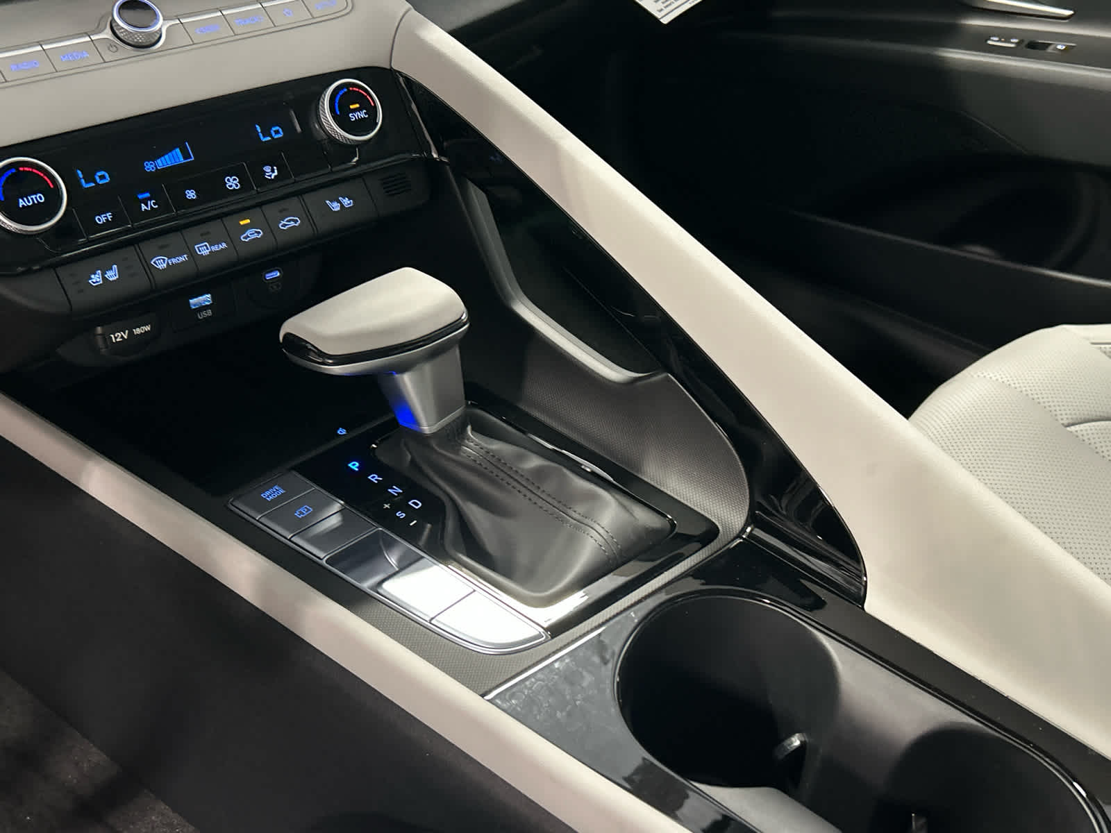 2025 Hyundai Elantra Hybrid Limited photo 41