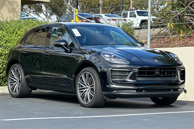2025 Porsche Macan Base photo 4