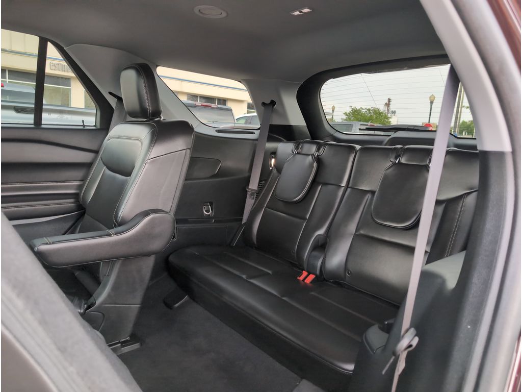 2023 Ford Explorer XLT photo 32