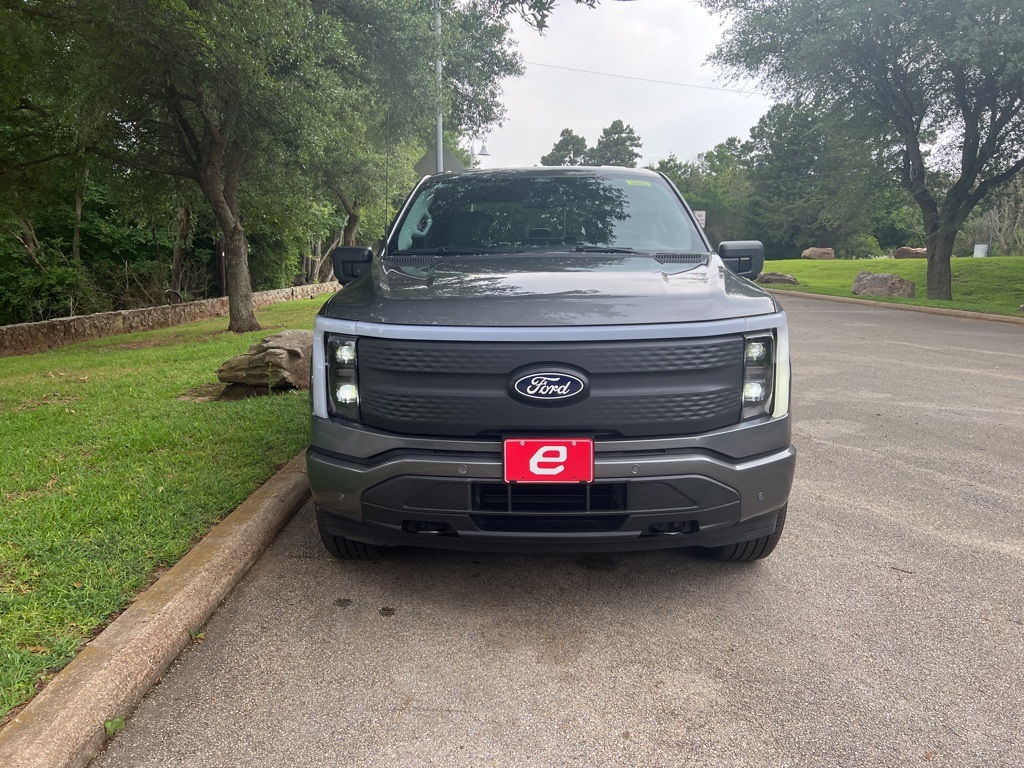 2025 Ford F-150 Lightning photo 2
