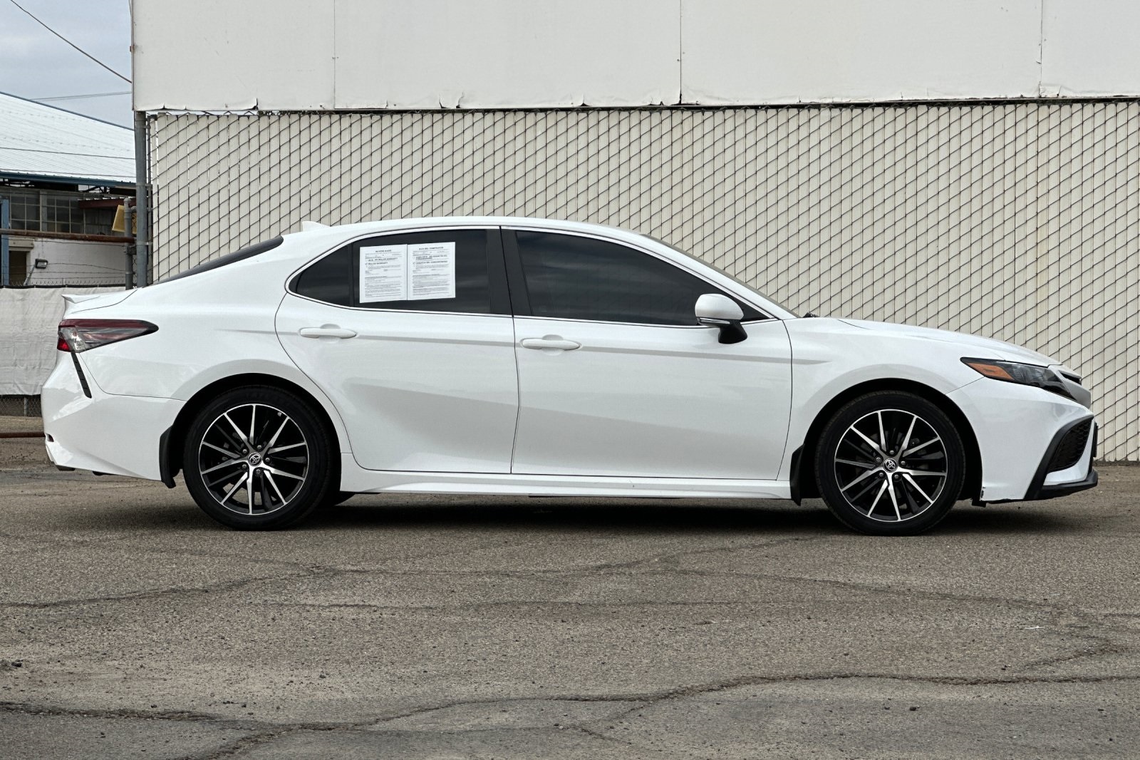 2023 Toyota Camry SE photo 3