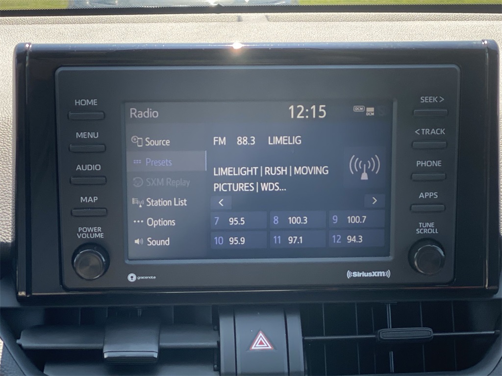 2022 Toyota RAV4 LE photo 12