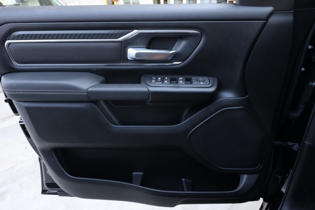 New 2026 Diamond Black Crystal Pearl-Coat Exterior Paint RAM Big Horn Sport Appearance image 21