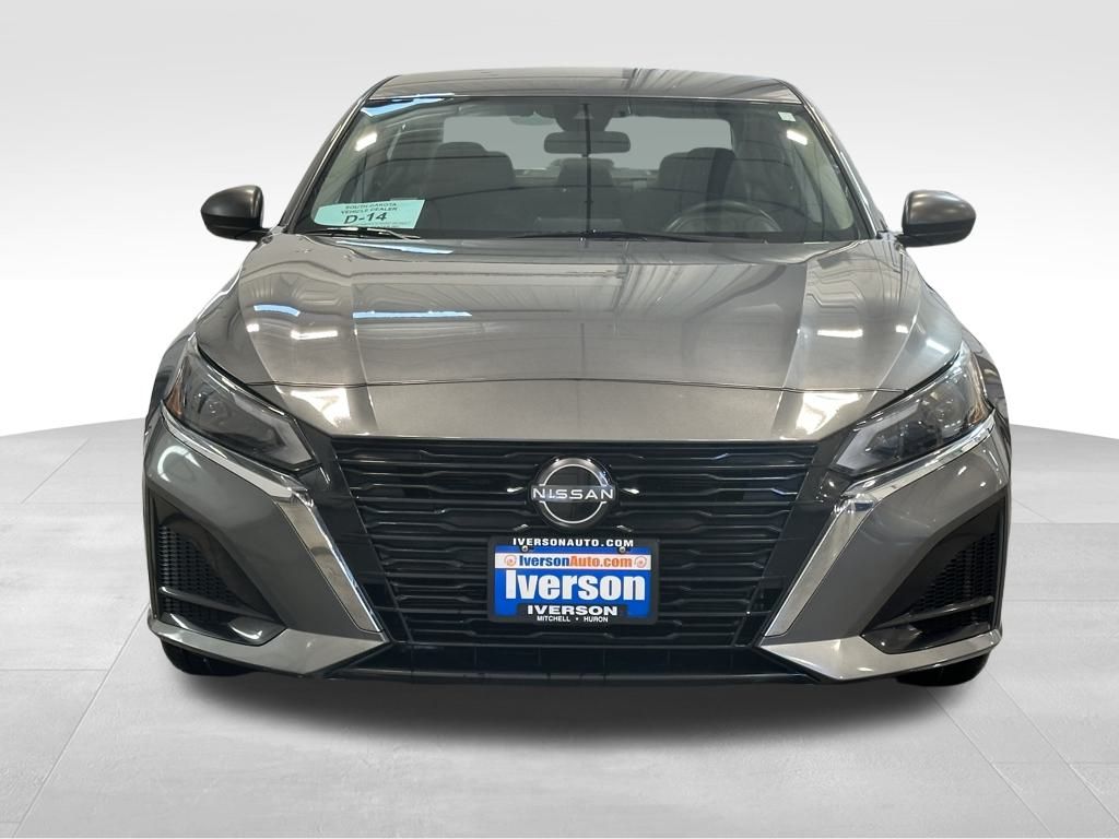 Used 2024 Nissan Altima SV with VIN 1N4BL4DV3RN322876 for sale in Huron, SD