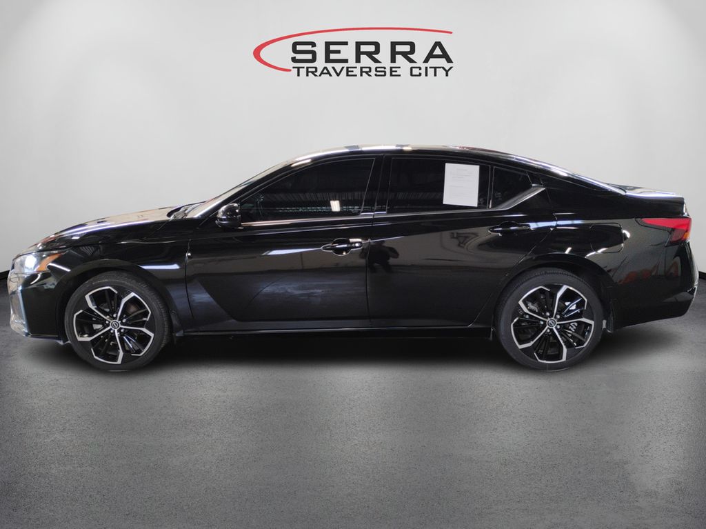 2023 Nissan Altima 2.5 SR photo 8