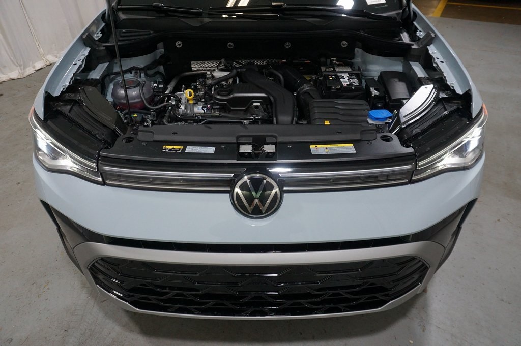 2025 Volkswagen Taos SEL photo 24
