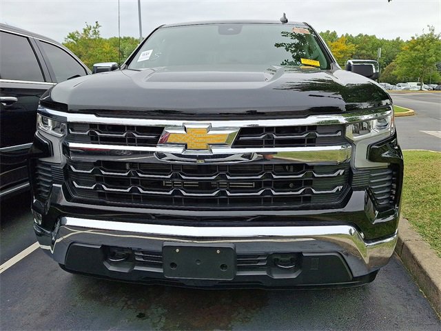 2022 Chevrolet Silverado 1500 LT photo 2