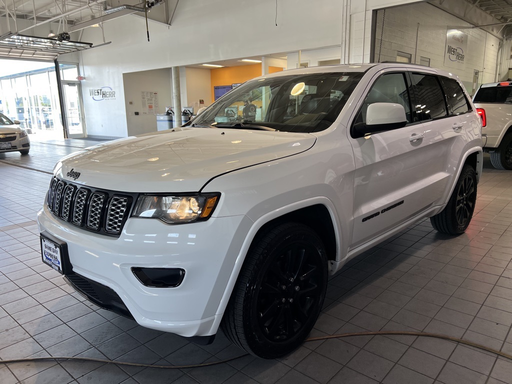 2019 Jeep Grand Cherokee Altitude photo 2