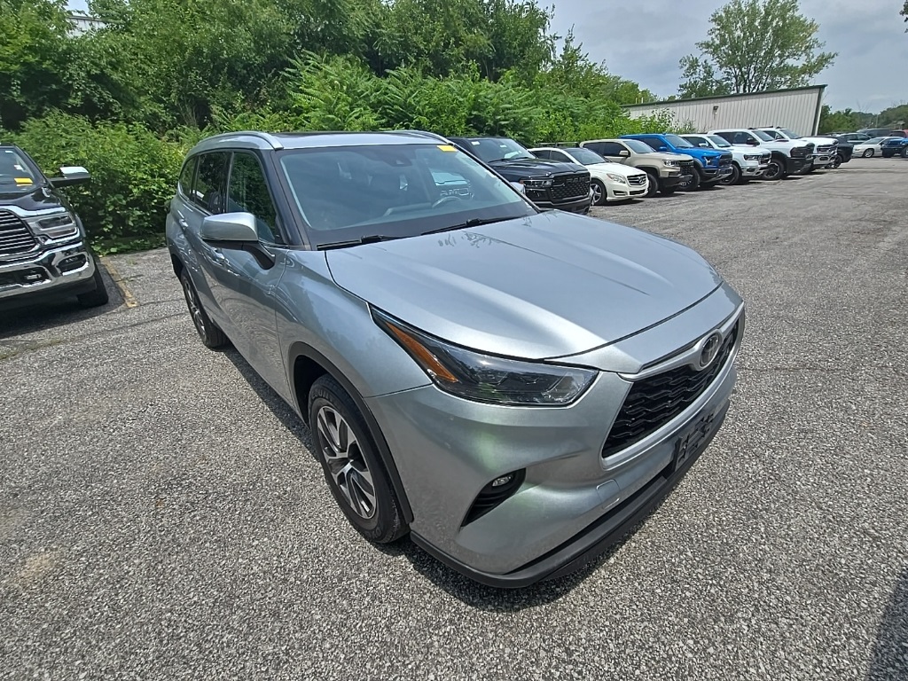 2022 Toyota Highlander XLE photo 9