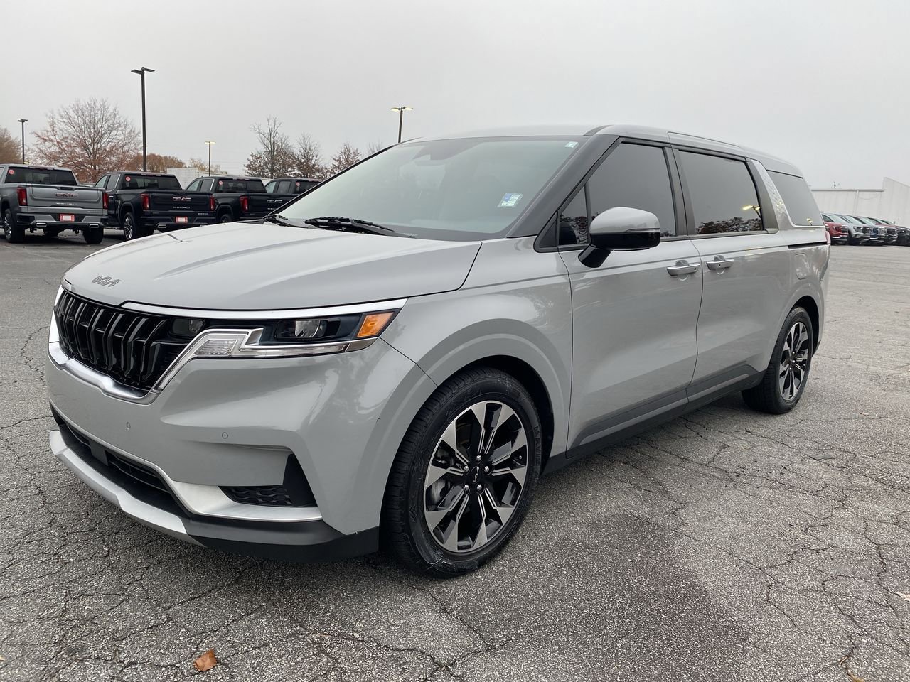 2022 Kia Carnival EX's photo