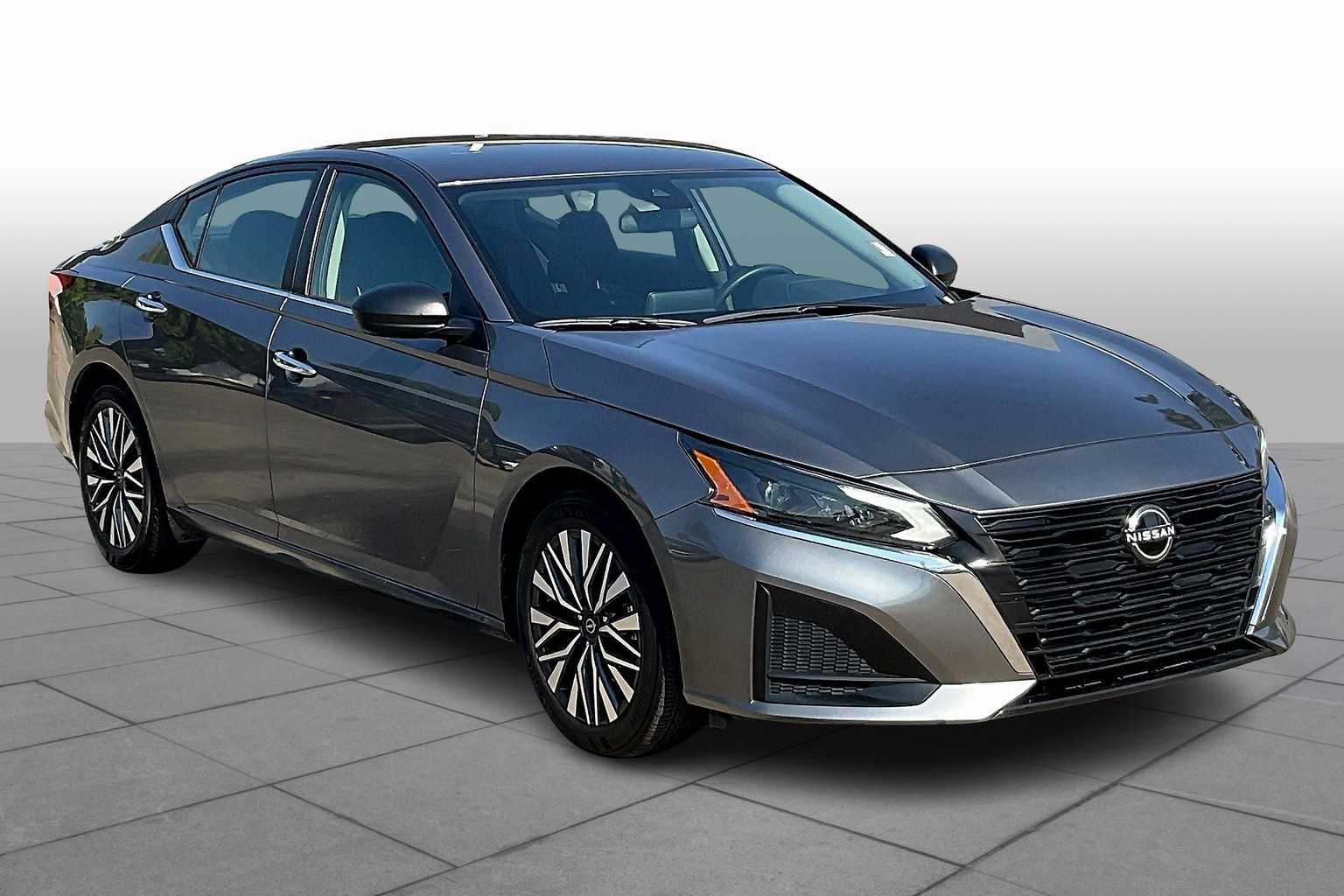 2024 Nissan Altima 2.5 SV photo 2