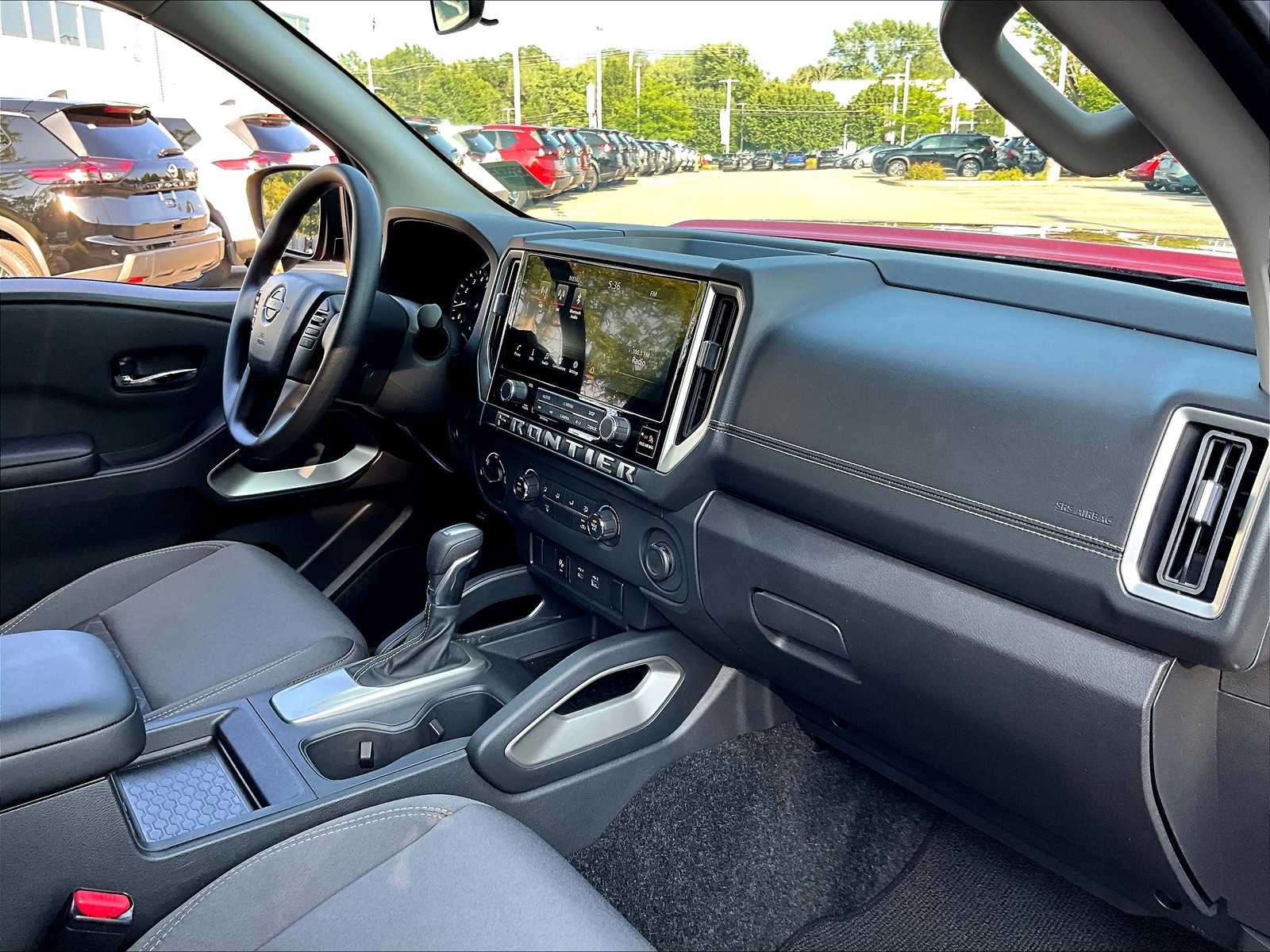 2025 Nissan Frontier SV photo 14