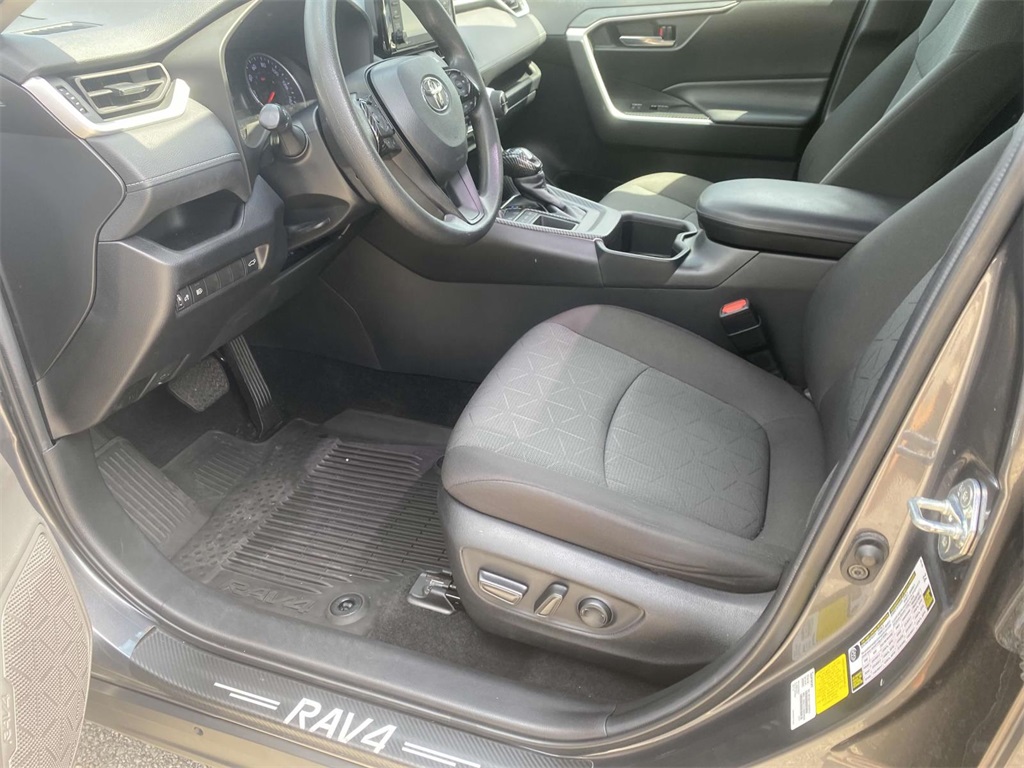 2022 Toyota RAV4 XLE photo 11