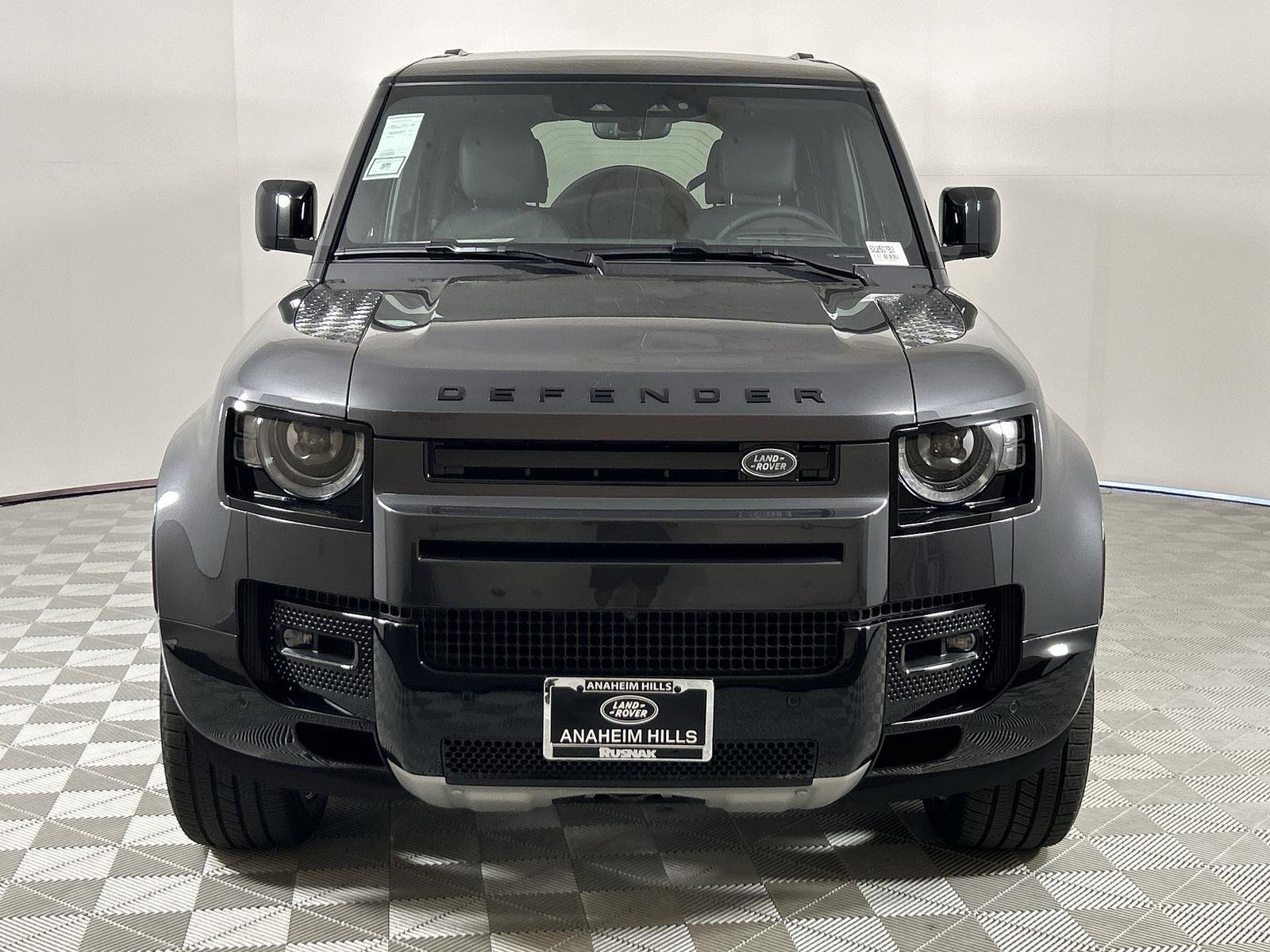 2025 Land Rover Defender 130 X-Dynamic SE photo 8