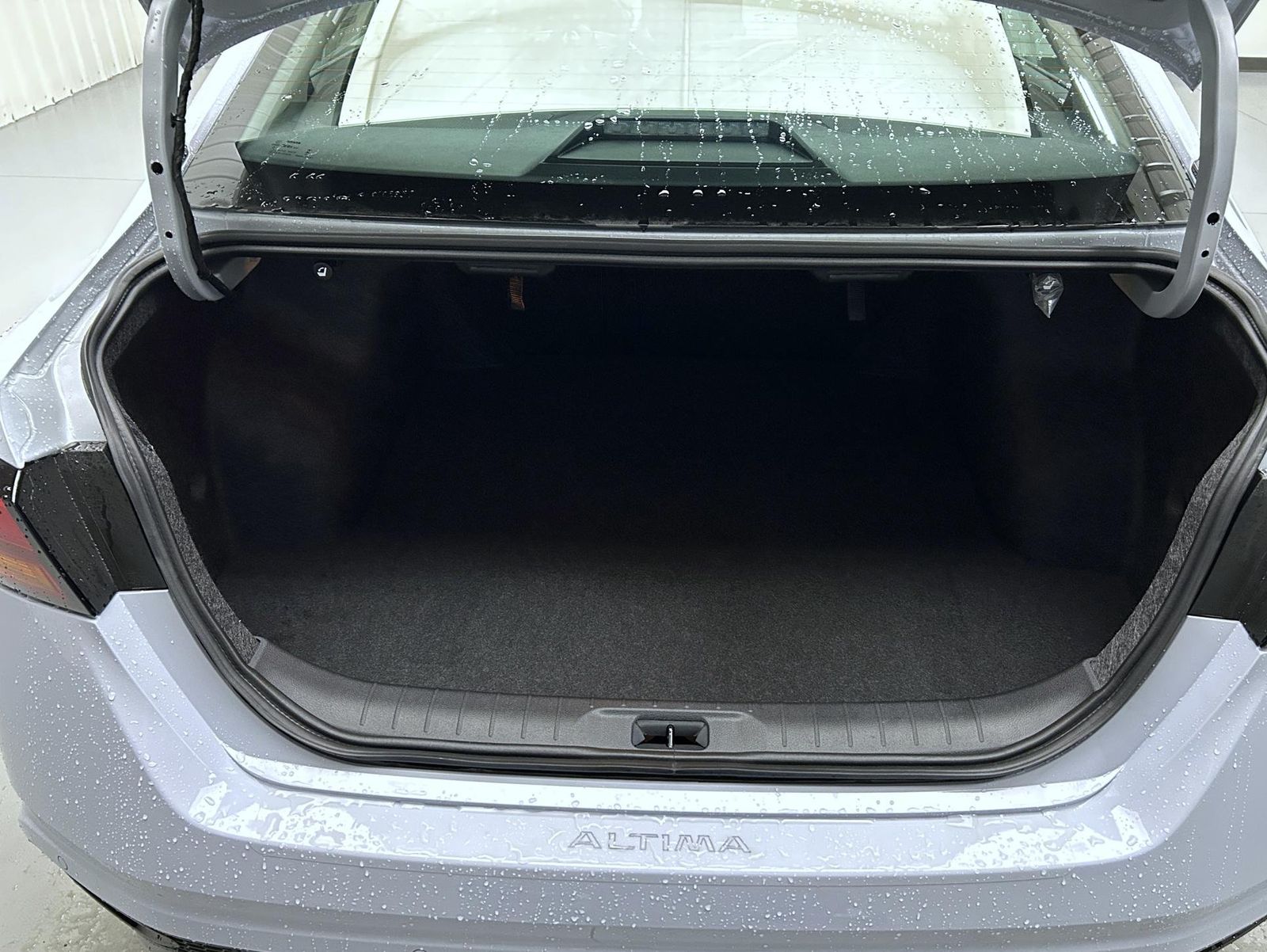 2025 Nissan Altima 2.5 SR photo 9