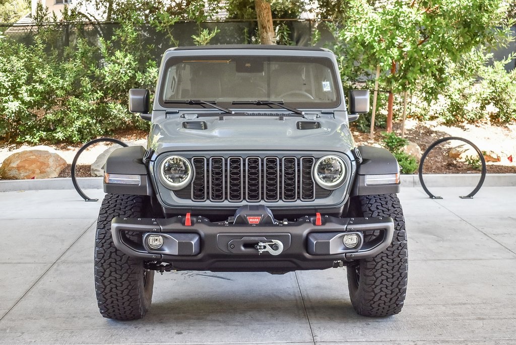 2025 Jeep Wrangler Rubicon photo 2