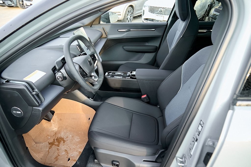 2026 VOLVO EX30 - Image 13