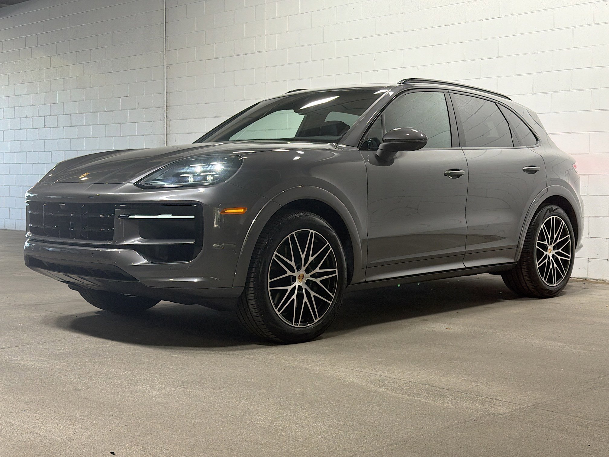 2025 Porsche Cayenne Base's photo