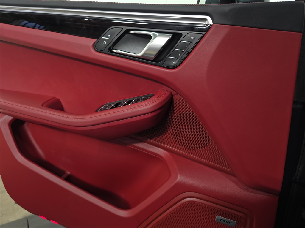2023 Porsche Macan T photo 21