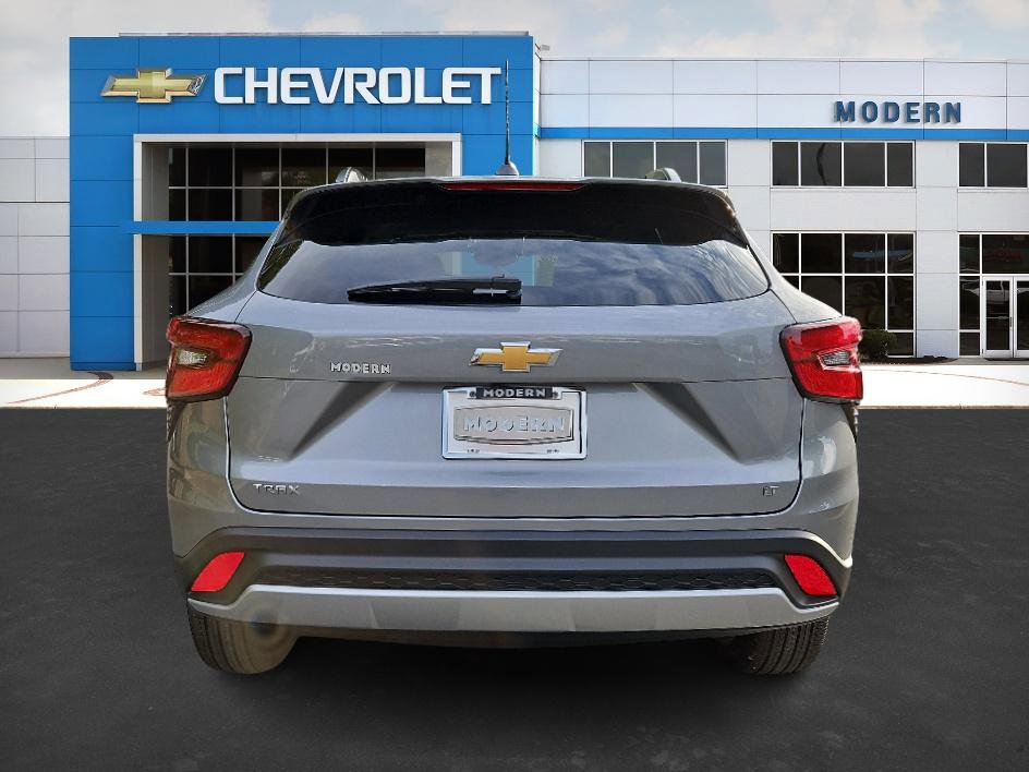 2025 Chevrolet Trax LT photo 3