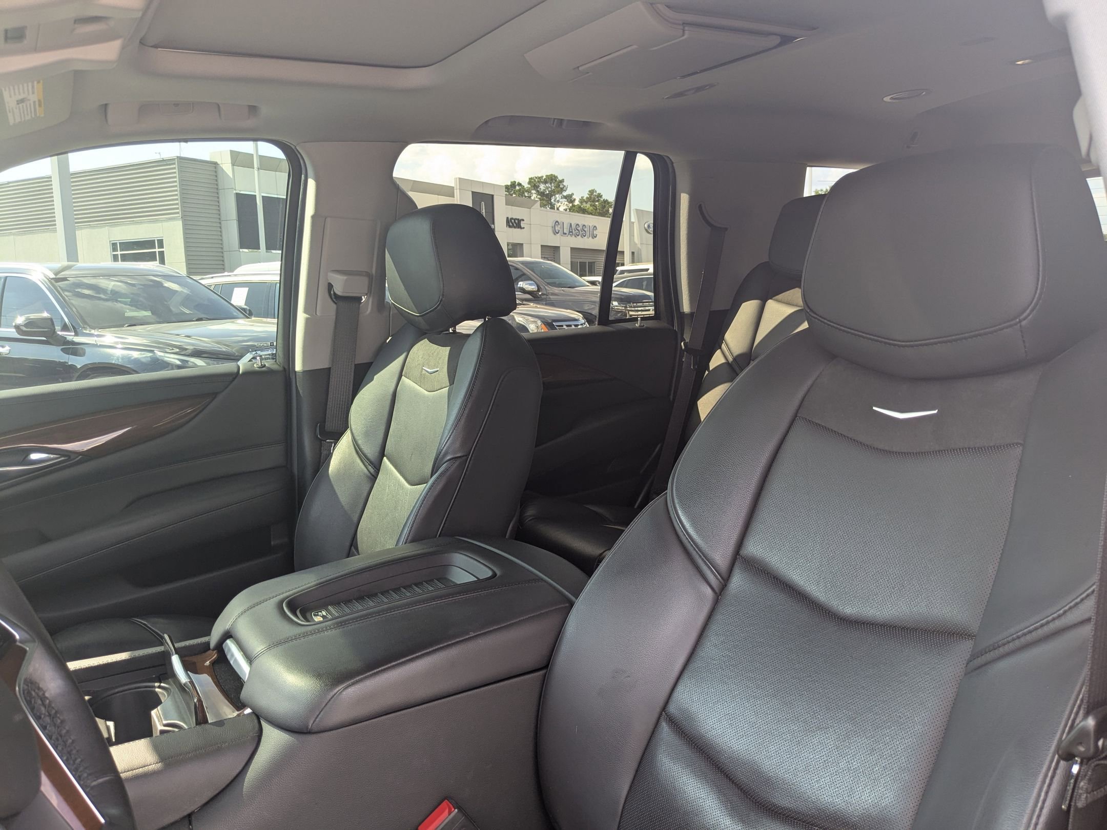 2020 Cadillac Escalade Luxury photo 11