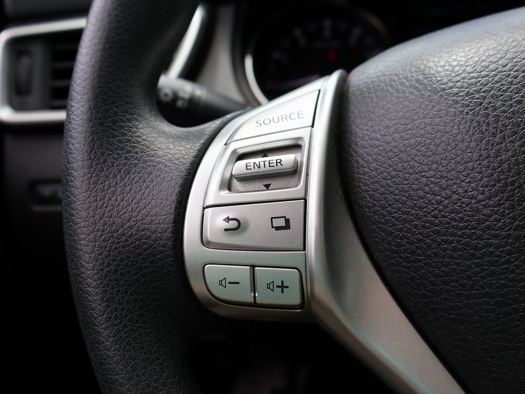 2016 Nissan Rogue S photo 24