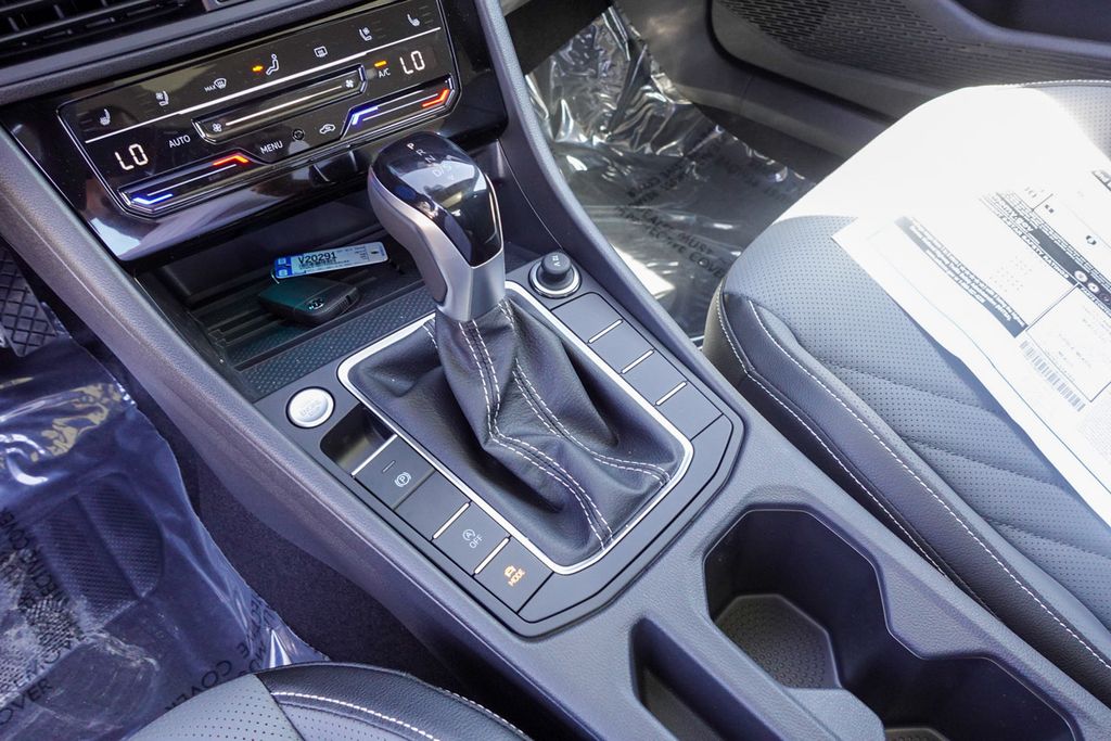 2025 Volkswagen Jetta 1.5T SEL photo 16